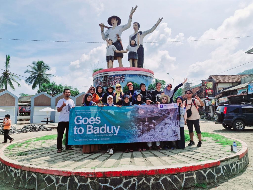 Kegiatan lapangan mahasiswa pascasarjana Ilmu Keluarga dan Perkembangan Anak IPB University di Baduy
